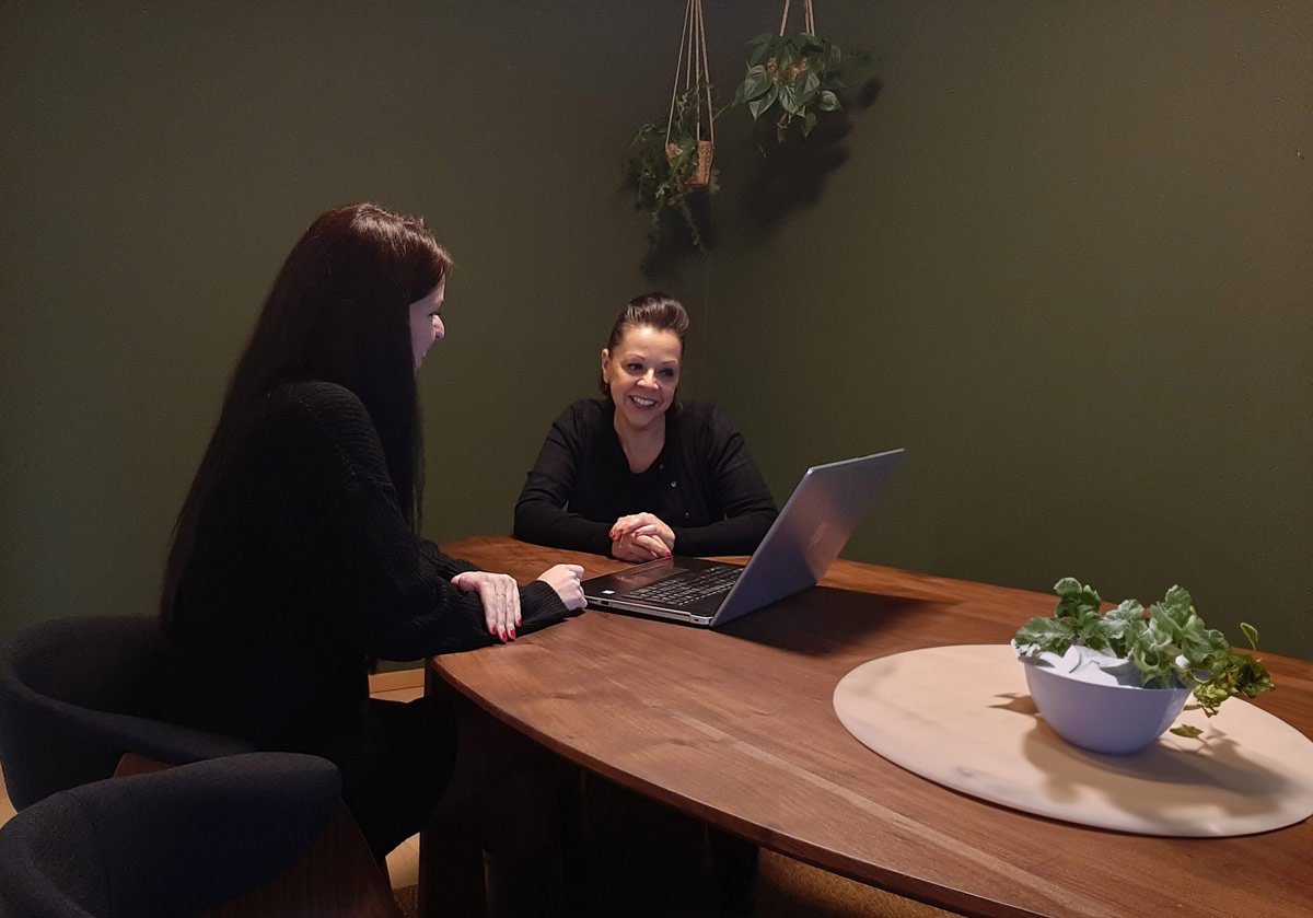 Een gesprek aan tafel bij Jobcare